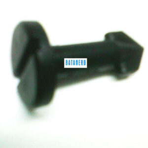 Tornillo tapas plasticos volante 3673077m2